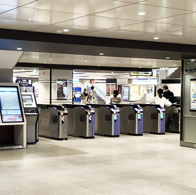 JR大阪駅から阪急大阪梅田駅への乗り換え方法【雨でも濡れない、傘不要のルート】