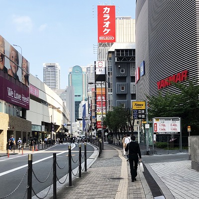 阪急大阪梅田駅からアプローズタワー／梅田芸術劇場への行き方