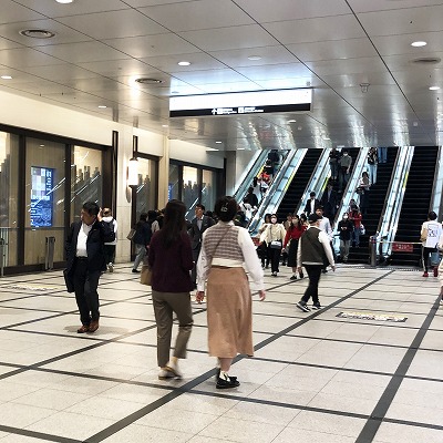阪神大阪梅田駅から阪急17番街への行き方