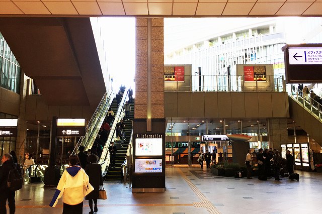 阪神大阪梅田駅からアトリウム広場への行き方